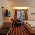 Madrisa 3*