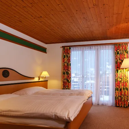 Madrisa 3*