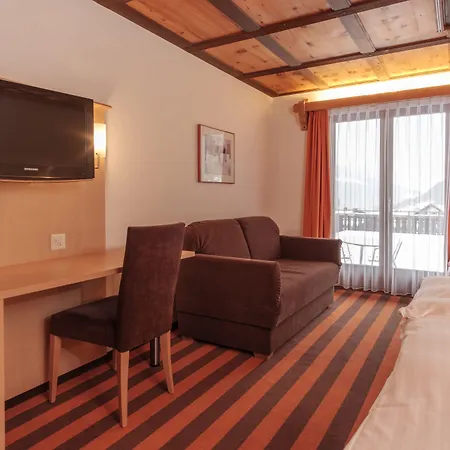Madrisa 3*