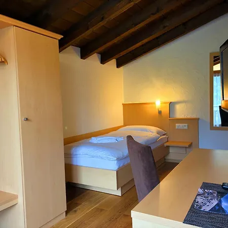 Madrisa Otel